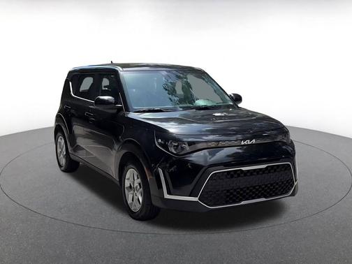 Fusion Black 2025 Kia Soul LX