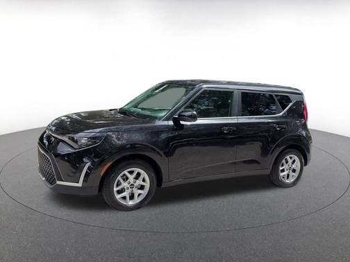 Fusion Black 2025 Kia Soul LX