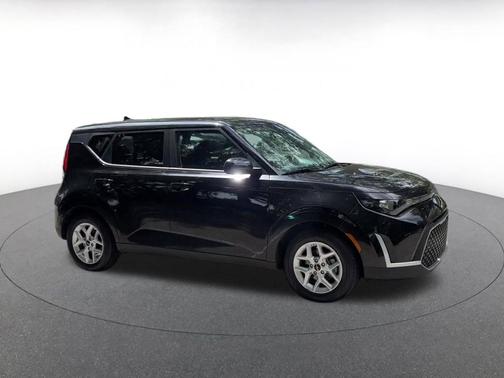 Fusion Black 2025 Kia Soul LX