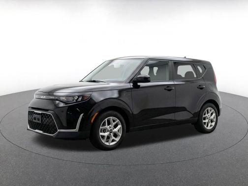 Fusion Black 2025 Kia Soul LX