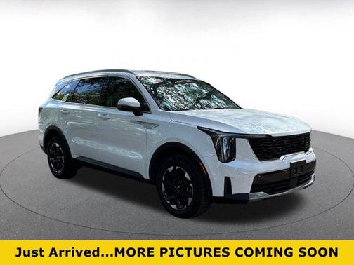 Glacial White Pearl 2024 Kia Sorento S