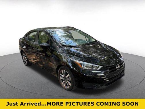 Super Black 2025 Nissan Versa 1.6 SV