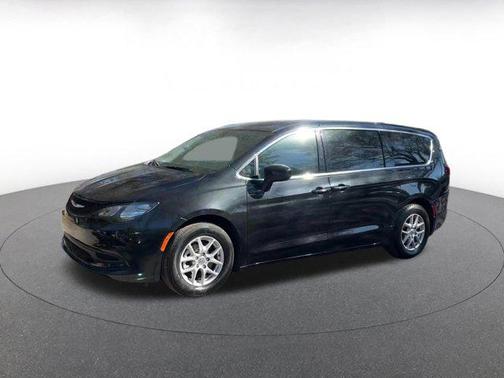 Brilliant Black Crystal Pearlcoat 2024 Chrysler Voyager LX