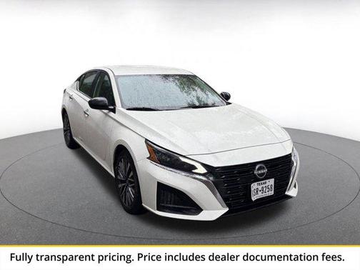 Glacier White 2025 Nissan Altima SV FWD