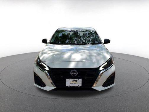 Glacier White 2025 Nissan Altima SV FWD