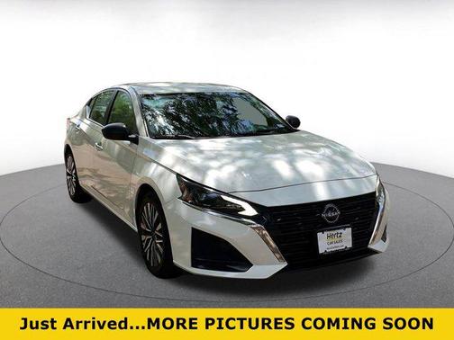 Glacier White 2025 Nissan Altima SV FWD