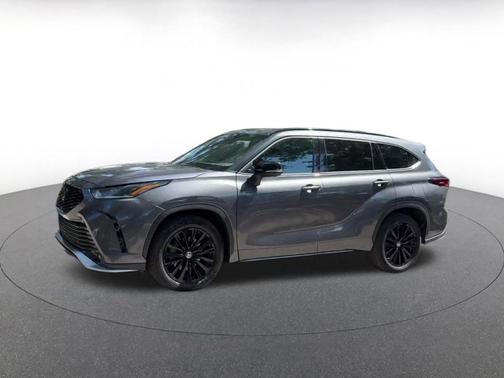 Gray 2025 Toyota Highlander XSE
