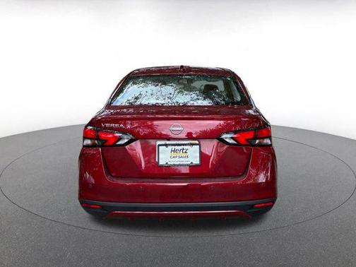 Scarlet Ember Tintcoat 2025 Nissan Versa 1.6 SV