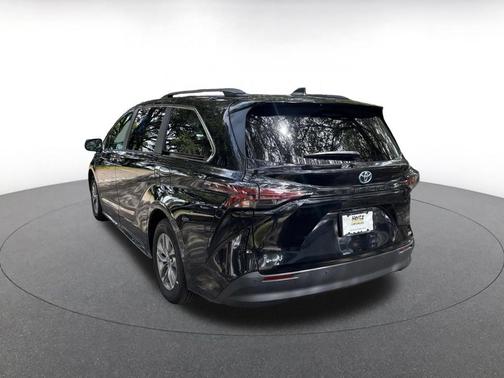 Midnight Black Metallic 2025 Toyota Sienna XLE