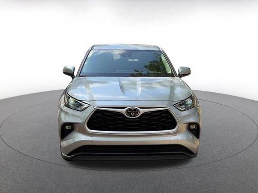 Celestial Silver Metallic 2025 Toyota Highlander LE