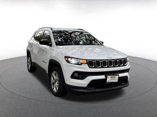 Bright White Clearcoat 2025 Jeep Compass Latitude