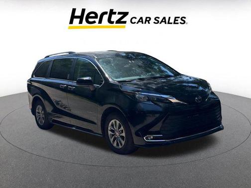 2024 Toyota Sienna XLE 8 Passenger