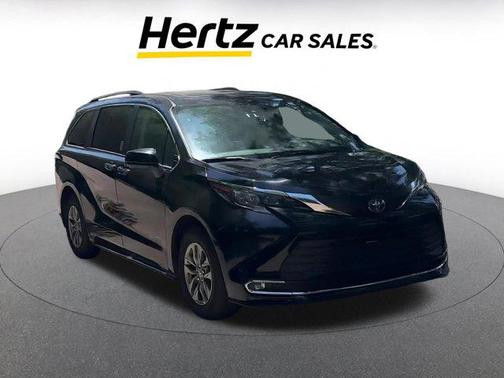 2024 Toyota Sienna XLE 8 Passenger