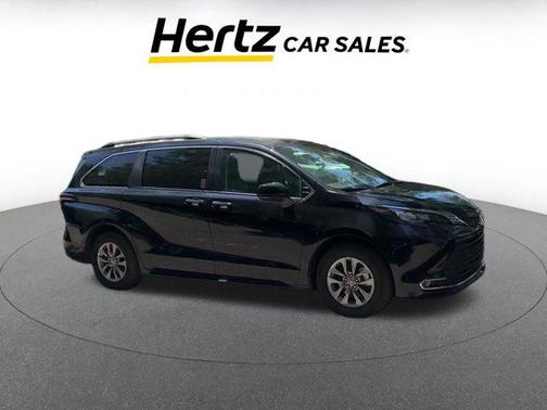 2024 Toyota Sienna XLE 8 Passenger