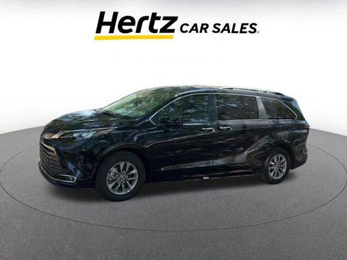 2024 Toyota Sienna XLE 8 Passenger