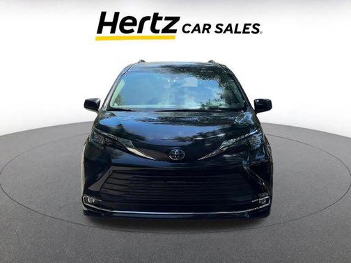 2024 Toyota Sienna XLE 8 Passenger
