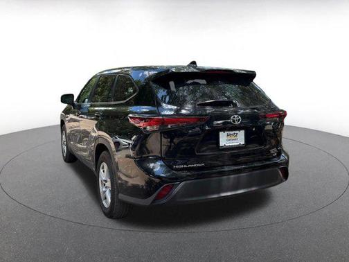 Midnight Black Metallic 2025 Toyota Highlander LE