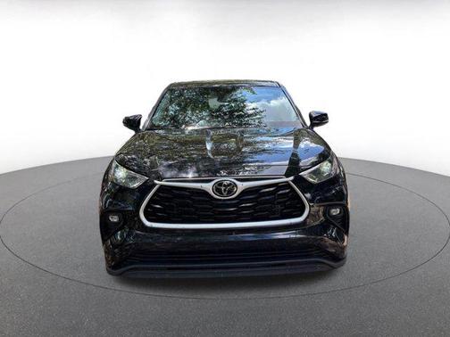 Midnight Black Metallic 2025 Toyota Highlander LE
