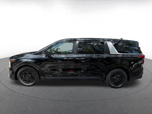 Aurora Black Pearl 2026 Kia Carnival LXS
