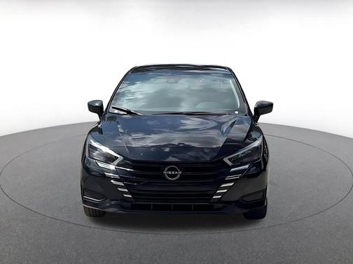 Super Black 2025 Nissan Versa 1.6 SV