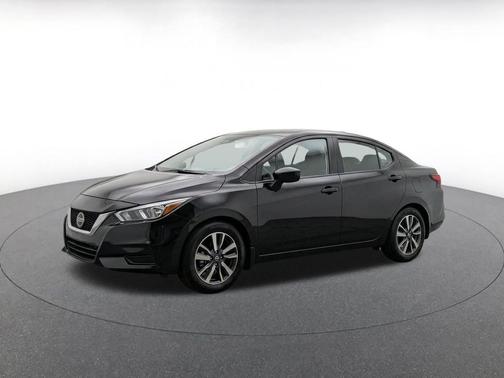 Super Black 2025 Nissan Versa 1.6 SV