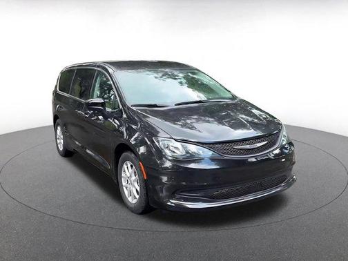 Brilliant Black Crystal Pearlcoat 2024 Chrysler Voyager LX