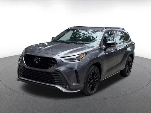 Gray 2025 Toyota Highlander XSE
