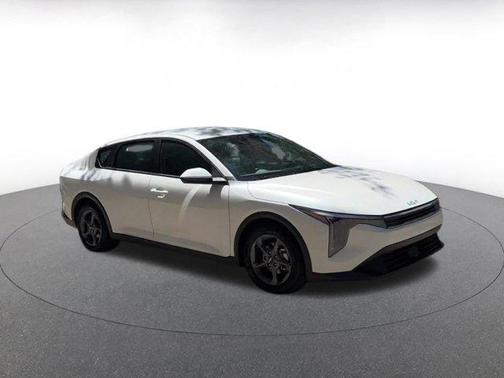 Snow White Pearl 2025 Kia K4 LXS