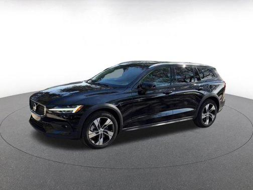 Onyx Black Metallic 2025 Volvo V60 Cross Country Plus, B5 AWD Gas (mild hybrid)