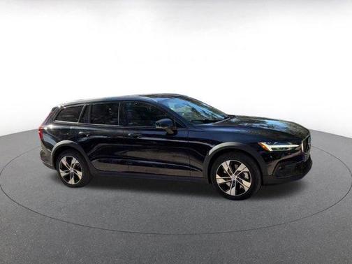 Onyx Black Metallic 2025 Volvo V60 Cross Country Plus, B5 AWD Gas (mild hybrid)