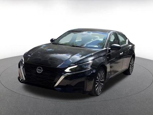 Super Black 2025 Nissan Altima SV FWD