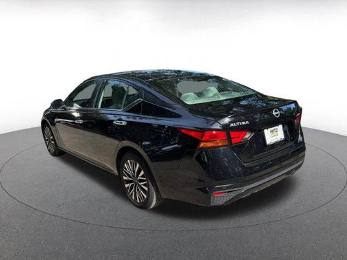 Super Black 2025 Nissan Altima SV FWD