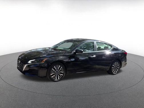Super Black 2025 Nissan Altima SV FWD