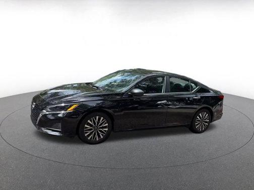 Super Black 2025 Nissan Altima SV FWD
