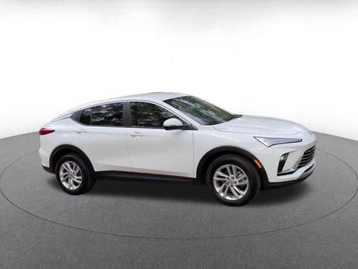 Summit White 2025 Buick Envista Preferred FWD