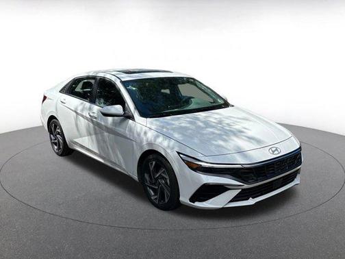 2025 Hyundai ELANTRA SEL