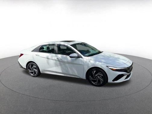 2025 Hyundai ELANTRA SEL