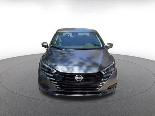 Gun Metallic 2025 Nissan Versa 1.6 SV