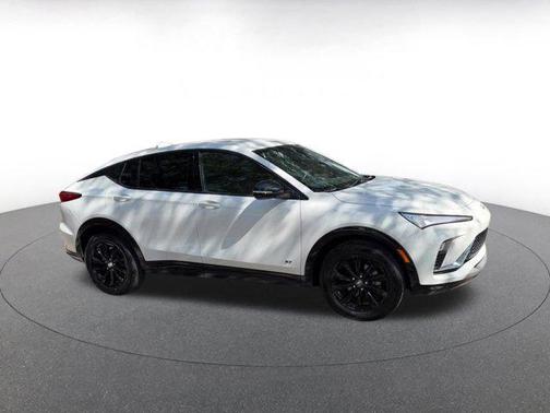 Summit White 2025 Buick Envista Sport Touring FWD