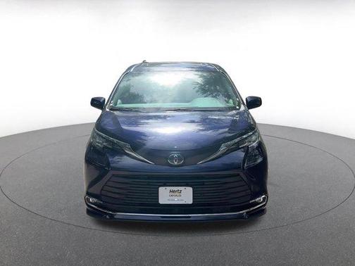 2023 Toyota Sienna XLE 8 Passenger