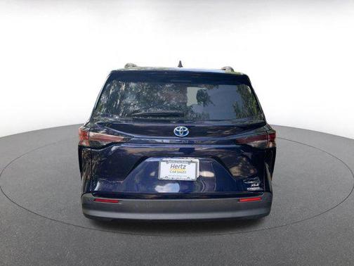 2023 Toyota Sienna XLE 8 Passenger