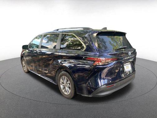 2023 Toyota Sienna XLE 8 Passenger