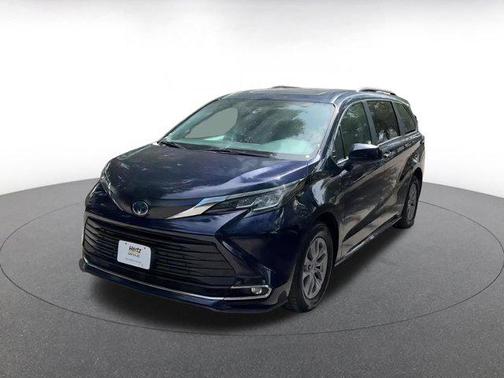 2023 Toyota Sienna XLE 8 Passenger