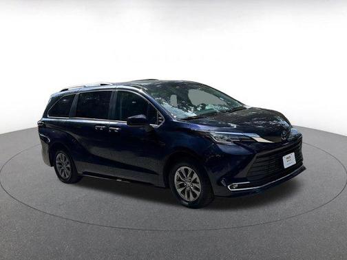 2023 Toyota Sienna XLE 8 Passenger