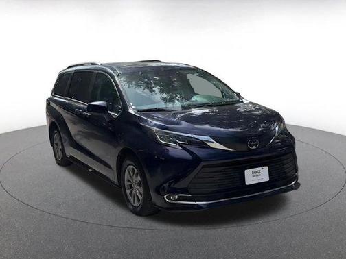 2023 Toyota Sienna XLE 8 Passenger
