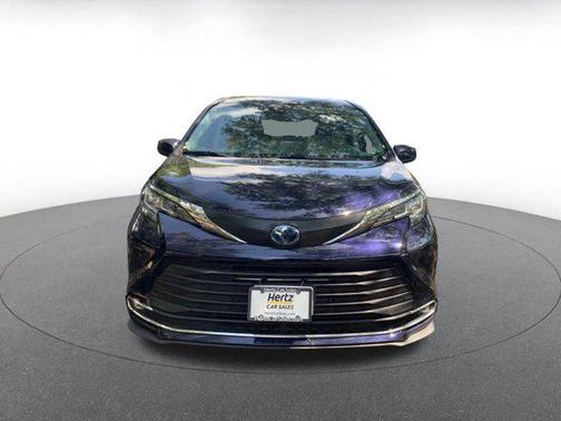 2023 Toyota Sienna XLE 8 Passenger