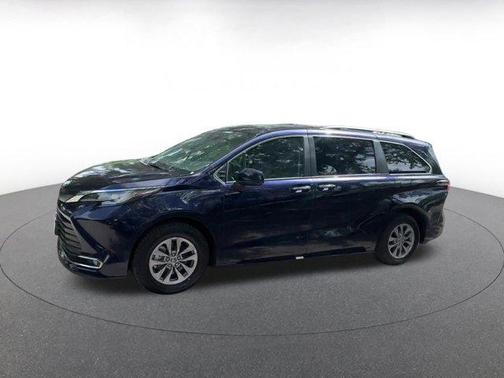 2023 Toyota Sienna XLE 8 Passenger