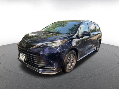 2023 Toyota Sienna XLE 8 Passenger