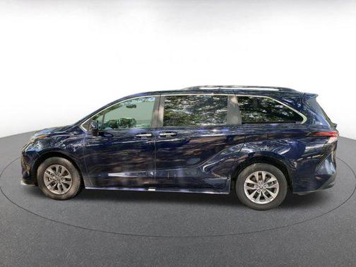 2023 Toyota Sienna XLE 8 Passenger