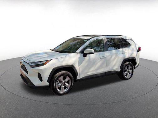 Ice Cap 2025 Toyota RAV4 XLE